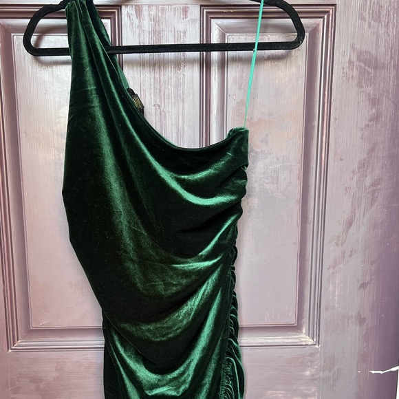 House of Harlow 1960 Green Velvet Ruched One Shoulder Midi Dress - Picture 4 of 4